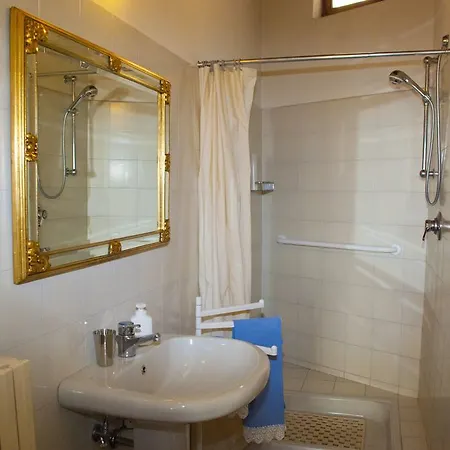 Anacleto Apartment *